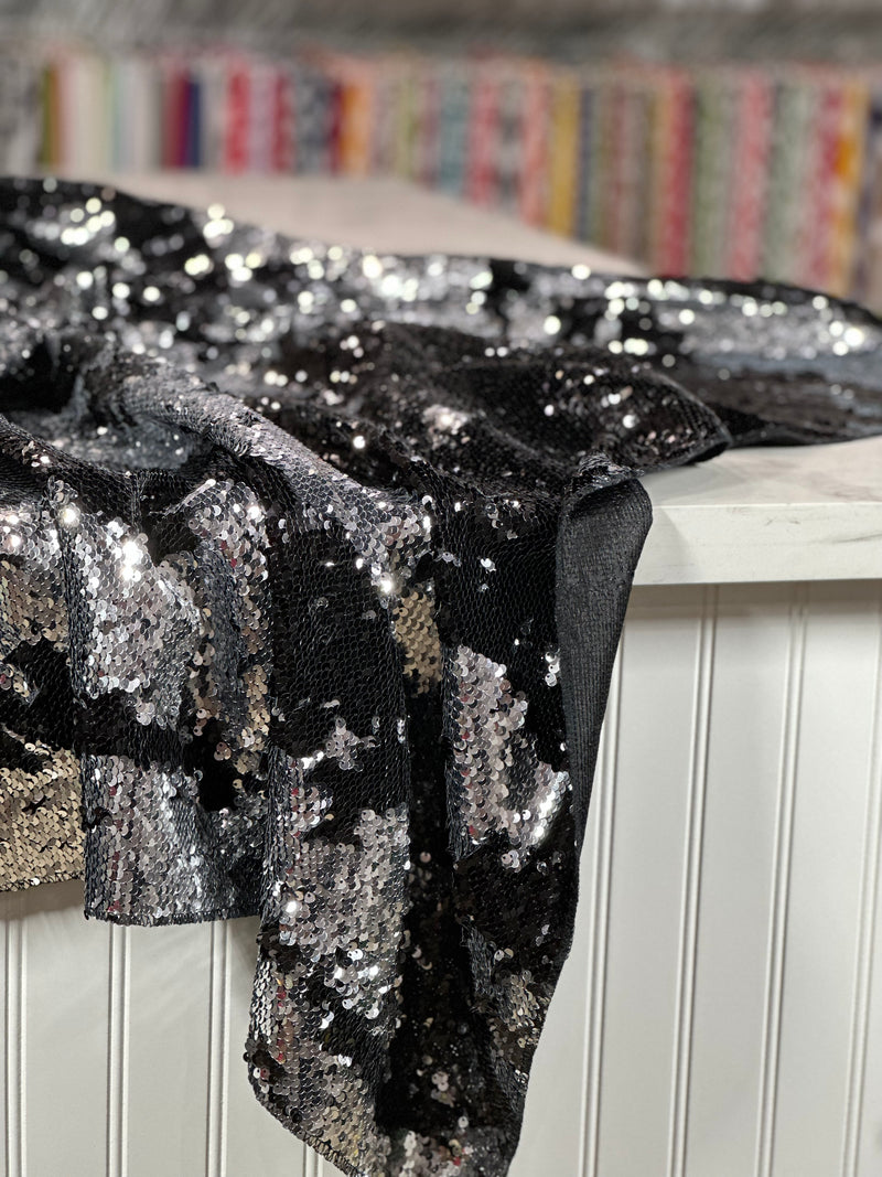 Two-Tone Sequins Table Linen in Black and Silver