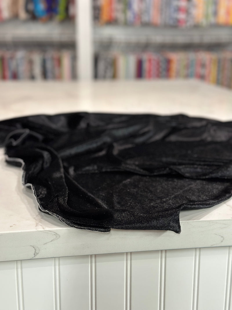 Lush Velvet Table Linen in Black