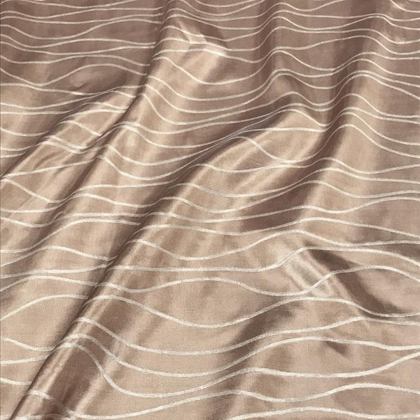Karawave Jacquard (Reversible) Table Linen in Champagne