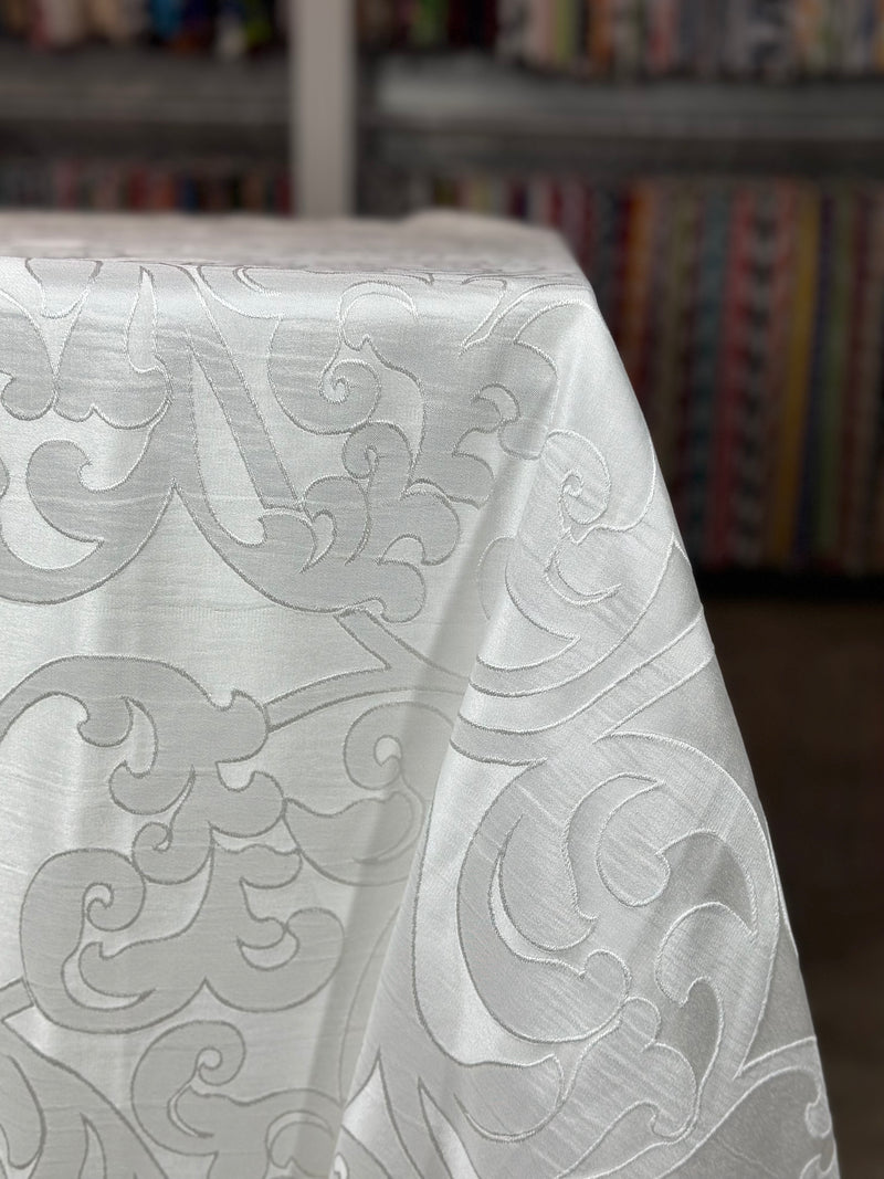 Classic Jacquard Table Linen in Silver