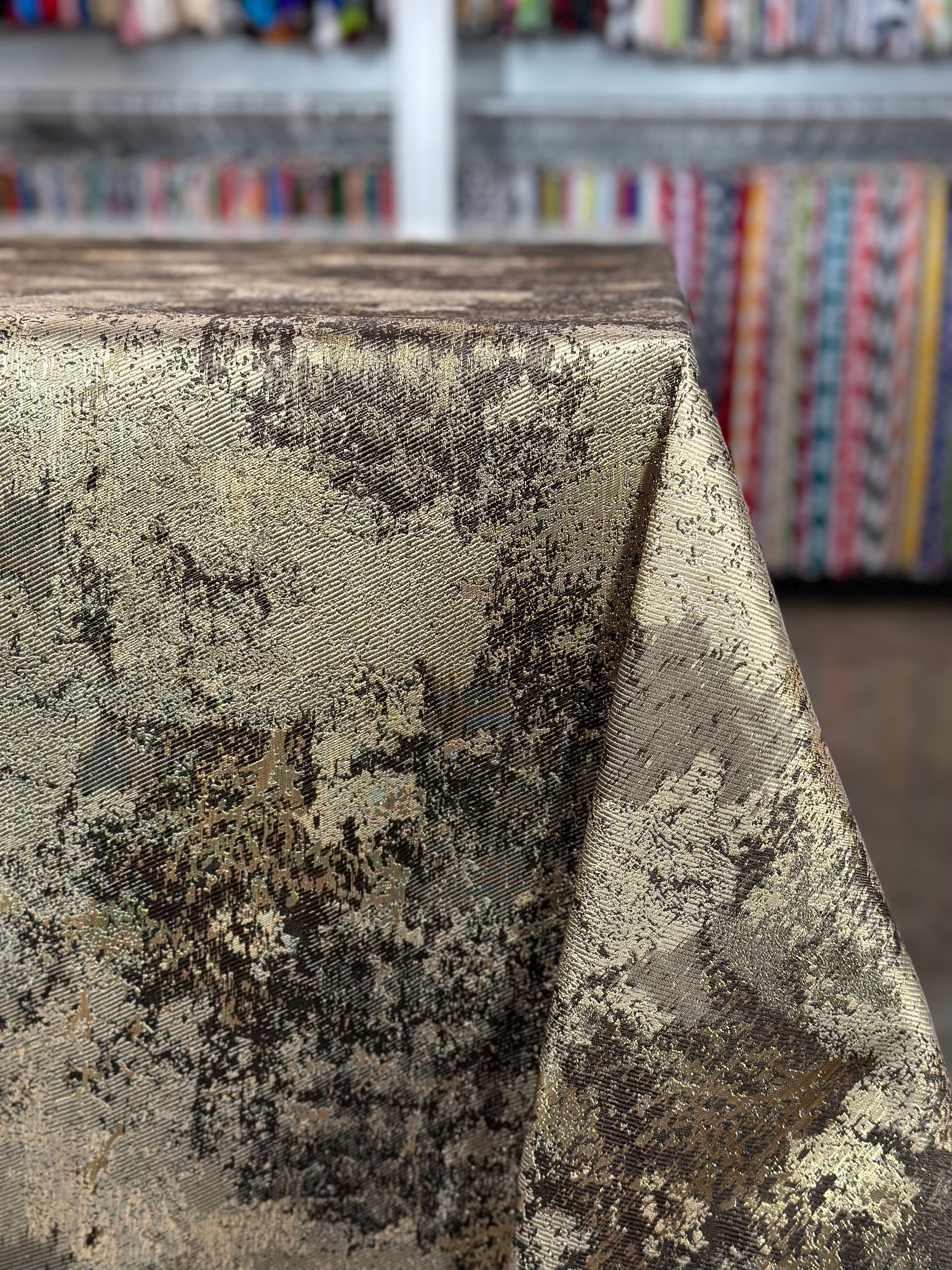 Cascade Jacquard Table Linen in Brown and Gold – Urquid Linen