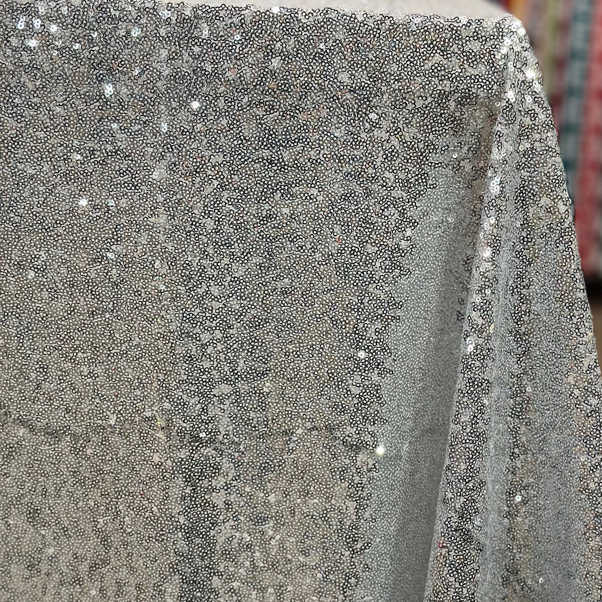 Glitz Sequins Table Linen in Silver – Urquid Linen