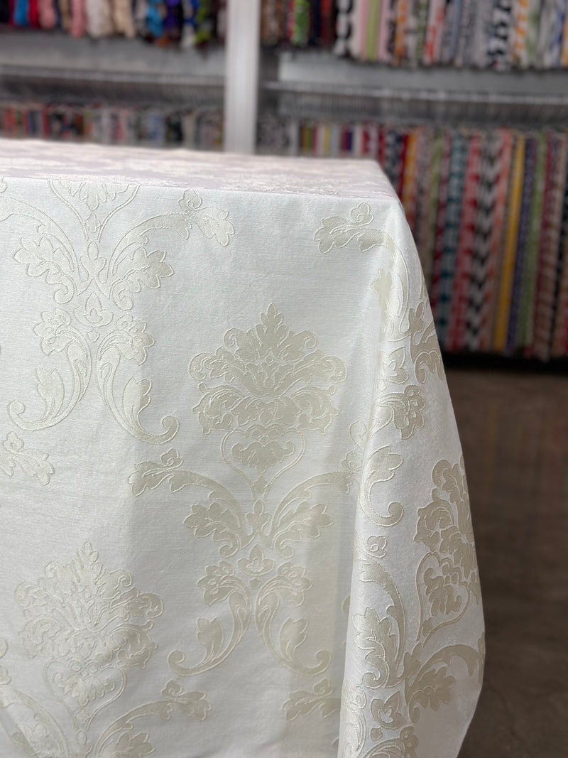 Madison Jacquard (Reversible) Table Linen in Ivory