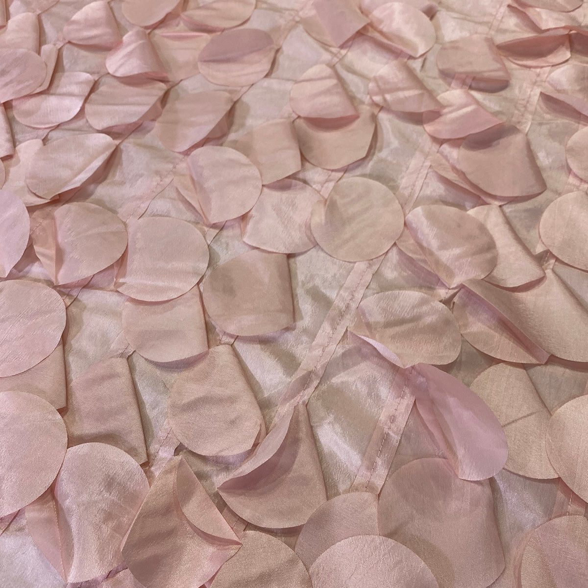 Funzie (Circle Hanging) Taffeta Table Linen in Rose Petal – Urquid Linen