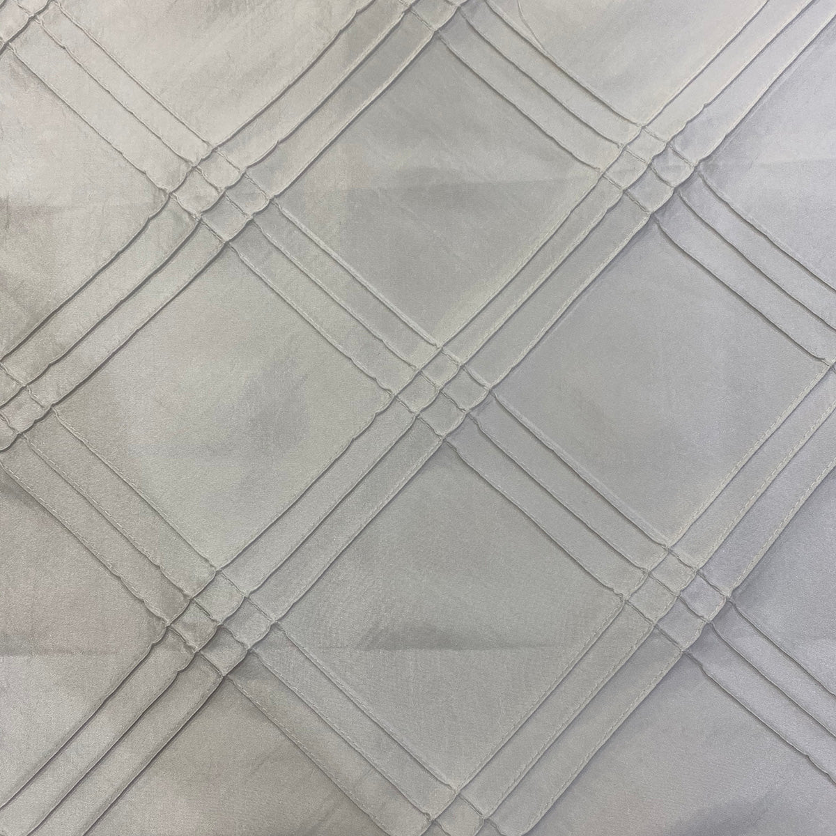 Triple Pleat Pintuck Table Linen in White – Urquid Linen